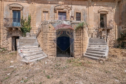 Foto Rustico in Contrada Sant'Antonino SNC, Comiso di 800 m² con 15 locali
