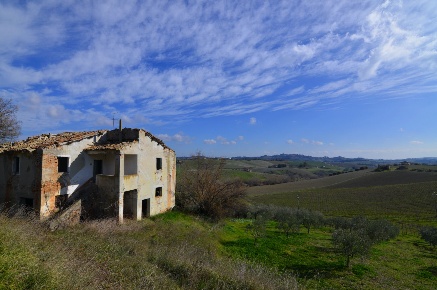 Foto Rustico a Appignano del Tronto di 280 m² con 7 locali in vendita