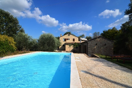 Foto Rustico a Ripatransone di 285 m² con 11 locali in vendita