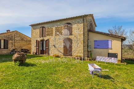 Foto Rustico in Via Aldo Moro, Buonconvento di 480 m² con 14 locali