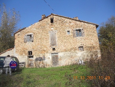 Foto Rustico a Urbino di 320 m² con 4 locali in vendita
