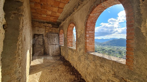 Foto Rustico in Via Corradino, Arce Centro di 180 m² con 10 locali