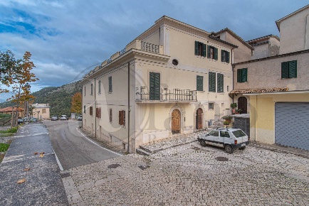 Foto Rustico in Via Umberto I, Pescosolido Centro di 154 m² con 7 locali