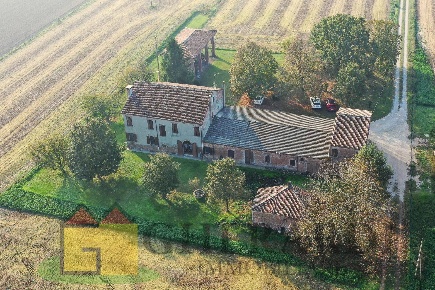 Foto Rustico a Vigarano Mainarda di 450 m² con 10 locali in vendita