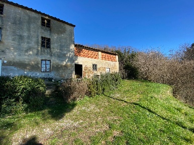 Foto Rustico in via di matraia, Lucca Matraia - Valgiano di 300 m²