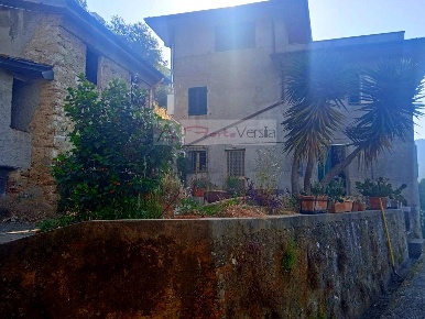 Foto Rustico a Camaiore Camaiore Paese di 200 m² con 9 locali in vendita