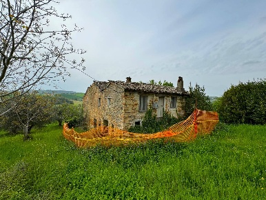 Foto Rustico a Fermo di 146 m² con 6 locali in vendita