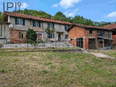 Foto Rustico a Cairo Montenotte di 300 m² con 20 locali in vendita