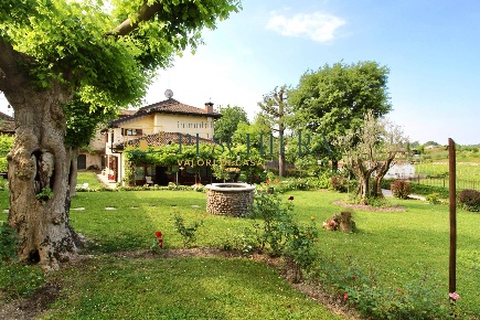 Foto Rustico in Via Cascinale, Peschiera del Garda Dolci di 700 m²