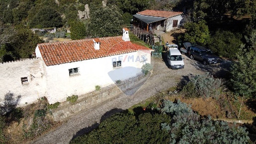 Foto Rustico in Località Caparedda, Nuoro di 171 m² con 5 locali in vendita