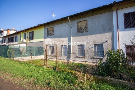 Foto Rustico in vicolo resegone, Nerviano Centro di 155 m² con 4 locali