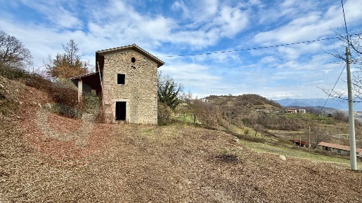 Foto Rustico in Via Tommelle, Santopadre di 150 m² con 8 locali in vendita