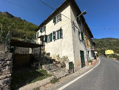 Foto Rustico in Via Pennavaire, Castelbianco di 125 m² con 6 locali