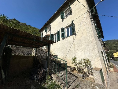 Foto Rustico in Via Pennavaire, Castelbianco di 125 m² con 6 locali