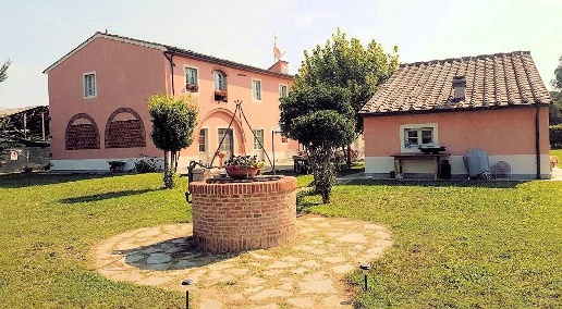 Foto Rustico a Altopascio Altopascio Centro di 600 m² con 18 locali