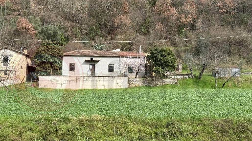 Foto Rustico in Via Pietro Nenni, Arpino Carnello di 200 m² con 9 locali