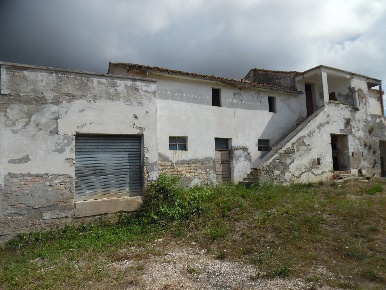 Foto Rustico in Contrada Spiagge, Monteprandone di 280 m² con 8 locali