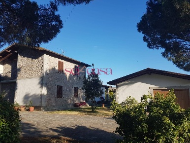 Foto Rustico a Grosseto Braccagni di 260 m² con 7 locali in vendita