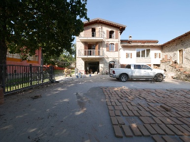 Foto Rustico a Serramazzoni di 220 m² con 10 locali in vendita