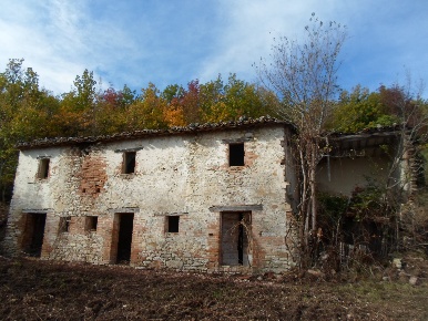Foto Rustico in Loc. Rocca Colonnalta, San Ginesio di 500 m² con 15 locali