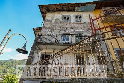 Foto Rustico in via Aldo Moro, Ubiale Clanezzo Ubiale di 150 m² in vendita