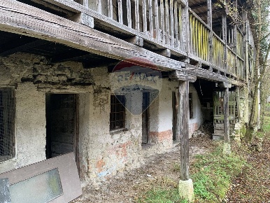Foto Rustico in Via Chioè, Lamon di 100 m² con 4 locali in vendita