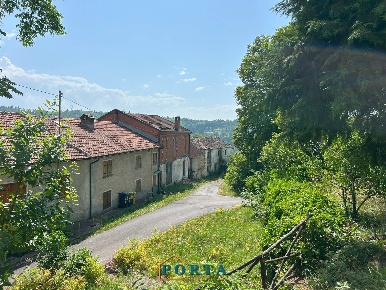 Foto Rustico in Frazione Rea, Murazzano Centro di 101 m² con 5 locali