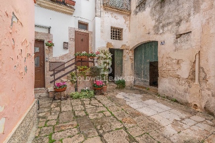 Foto Rustico in Via Lunga, Leverano Centro di 258 m² con 12 locali