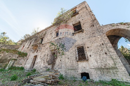 Foto Rustico in Via Armando Diaz, Pagani di 800 m² con 20 locali in vendita