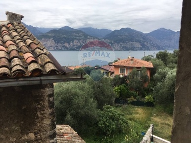Foto Rustico a Brenzone sul Garda Magugnano di 160 m² con 7 locali
