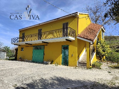 Foto Rustico in Contrada Santa Caterina, Acquaviva Picena di 260 m²