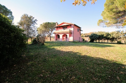 Foto Rustico in via sassoscritto, Roccastrada di 150 m² con 6 locali