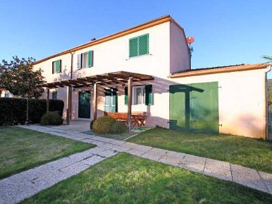 Foto Rustico a Castiglione della Pescaia di 250 m² con 10 locali in vendita