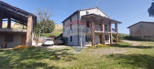 Foto Rustico a Ponte dell'Olio Centro di 550 m² con 1 locali in vendita