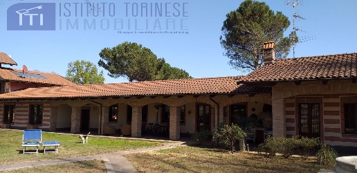 Foto Rustico in via Tempia, Cavaglià di 400 m² con 10 locali in vendita