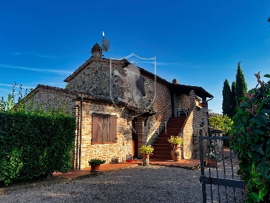 Foto Rustico in via dei partigiani, Castiglione del Lago Vaiano di 300 m²