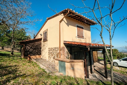 Foto Rustico a Chianni di 143 m² con 6 locali in vendita