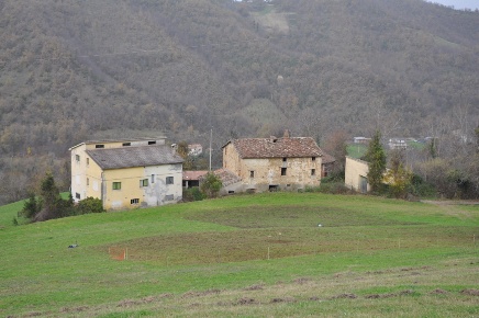 Foto Rustico a Comunanza di 900 m² con 17 locali in vendita