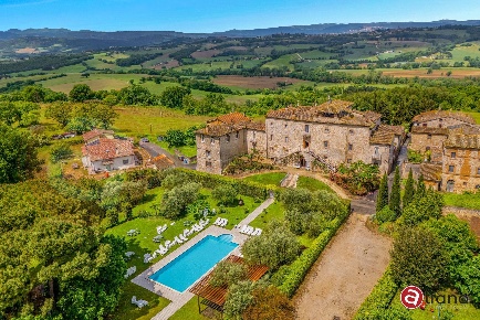 Foto Rustico in Località Montignano, Massa Martana di 3000 m² con 50 locali