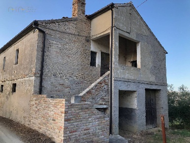 Foto Rustico in C.da Magnola, Ripatransone di 300 m² con 10 locali