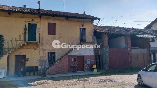 Foto Rustico in Località Mainaga, Magenta di 92 m² con 4 locali in vendita