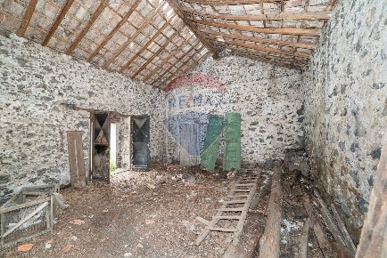 Foto Rustico in via mazzaglia, Nicolosi di 1000 m² con 8 locali in vendita