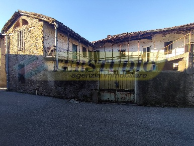 Foto Rustico a Ambivere di 300 m² con 8 locali in vendita