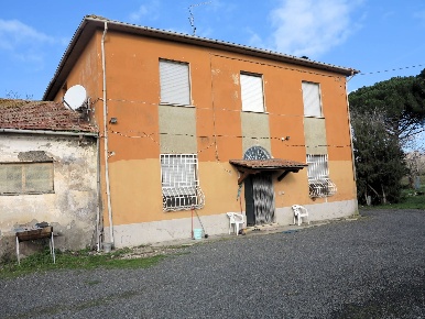 Foto Rustico a Roccastrada di 500 m² con 10 locali in vendita