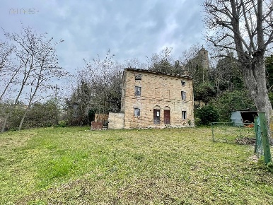 Foto Rustico in VIA G. LEOPARDI, Montappone Centro di 150 m² con 6 locali