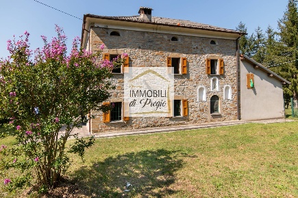Foto Rustico in Strada dei Laghi, Terenzo di 450 m² con 10 locali