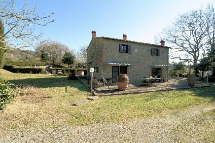 Foto Rustico a Pomarance Serrazzano di 146 m² con 5 locali in vendita