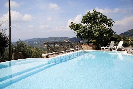 Foto Rustico a Lamporecchio Centro di 270 m² con 10 locali in vendita