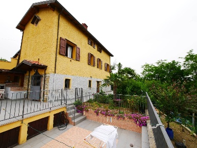 Foto Rustico a Prignano sulla Secchia di 150 m² con 5 locali in vendita