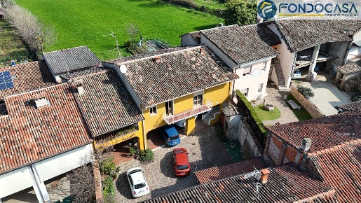 Foto Rustico in Via Malocco Sotto, Lonato del Garda Malocco Sotto di 420 m²